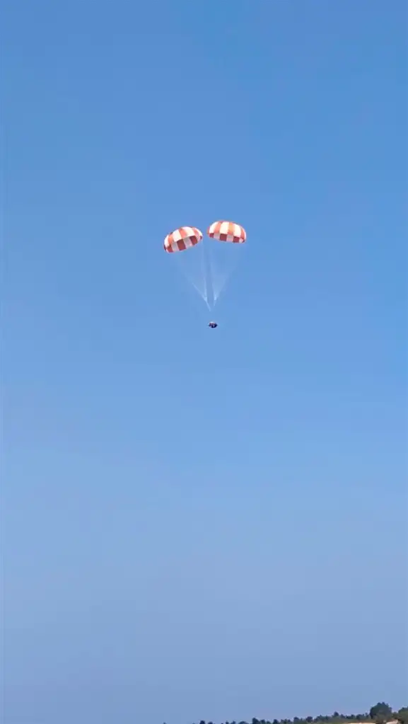 Gaganyaan_Parachute_System