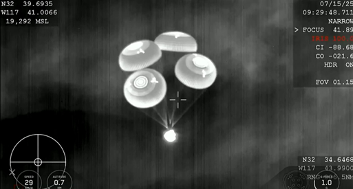 Dragon Capsule : 700 m before splashdown Dragon Capsule : 700 m before splashdown