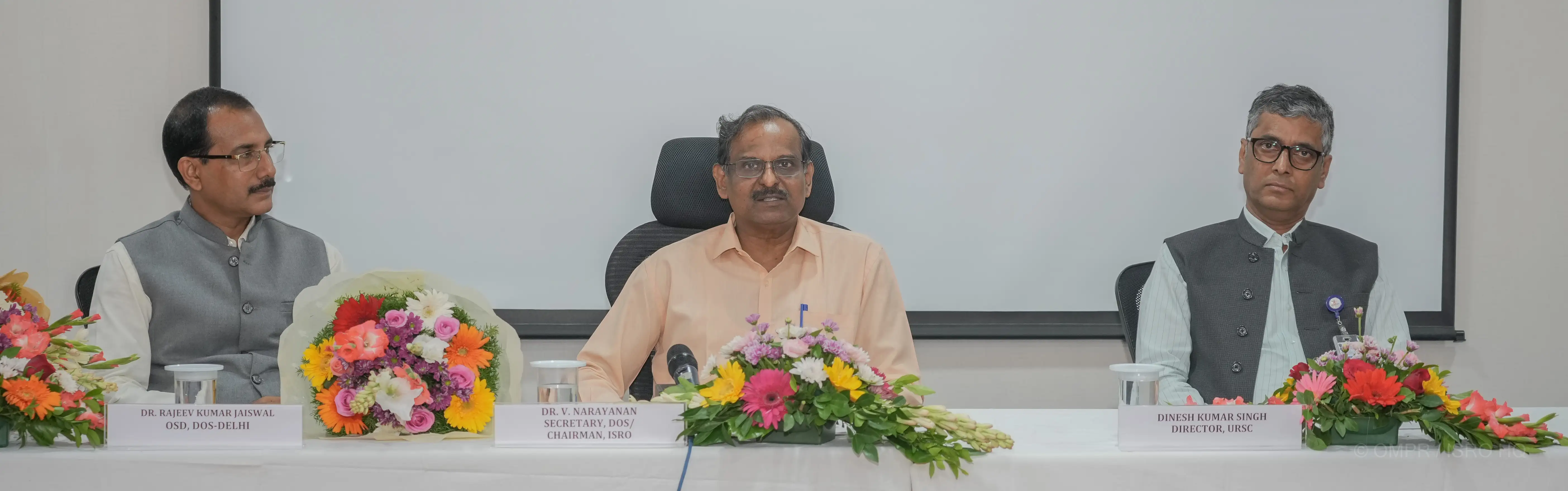 Chairman ISRO addressing the audience and Media representatives during the Curtain Raiser programme of ESTIC-2026 