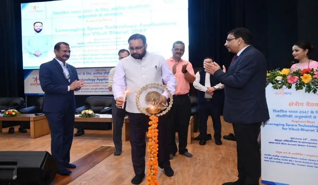 Lighting of the lamp by Shri Keshab Mahanta, Hon’ble Minister of Science &Technology (S&T), Revenue, Disaster Management (DM) and IT, Govt. of Assam 