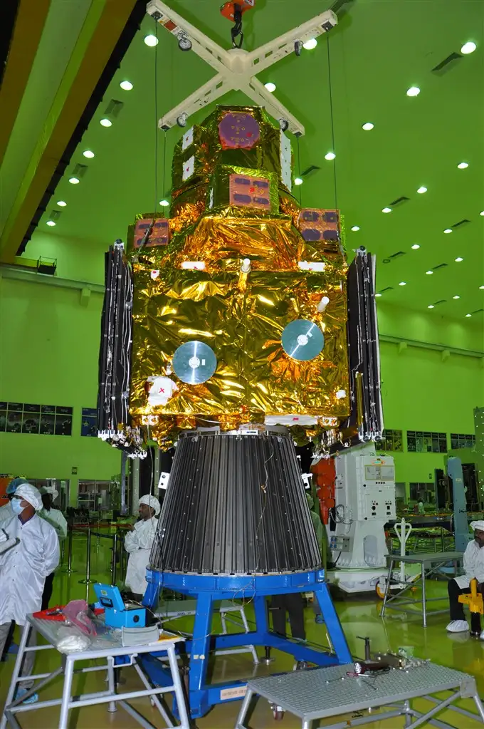 Preparations for the hoisting of RESOURCESAT-2A for a ground test